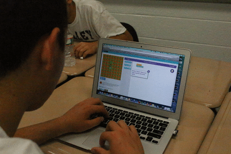 Computer club runs coding workshop