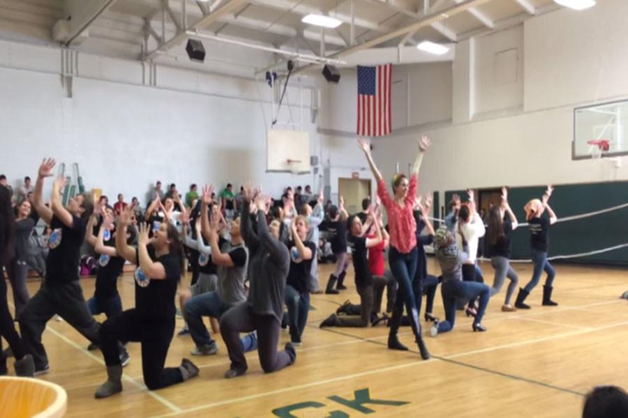 Cast of Anything Goes holds flash mob during lunch period