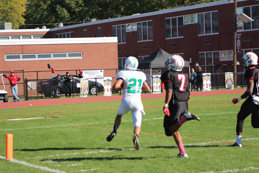 Wide+receiver+Mike+Pimpinella+making+the+reception+against+Bergenfield+in+PVs+first+game+against+them.