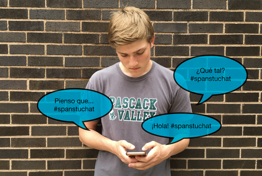 PV+sophomore+Zach+Olson+looks+at+his+phone%2C+as+he+tweets+using+the+hashtag+%23spanstuchat.+This+hashtag+is+for+Spanish+students+around+the+world+to+talk+and+learn+from+each+other.+