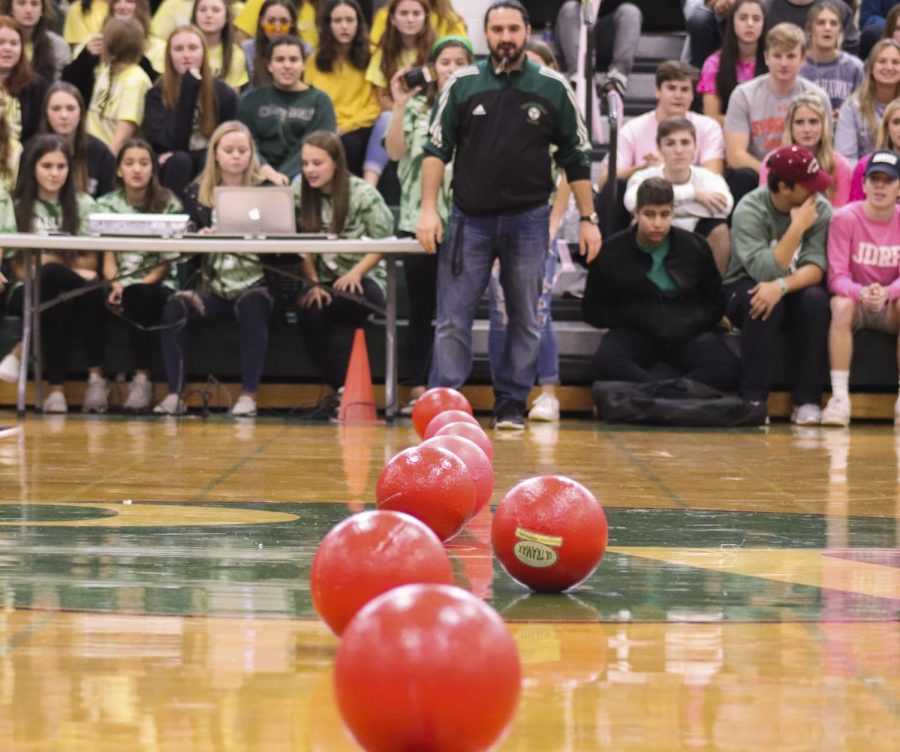 The dodgeballs lined up before a match. 