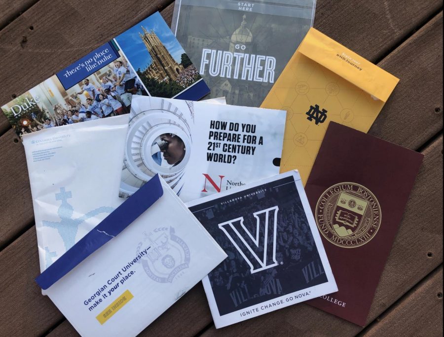 Due to the coronavirus, colleges have shut down their campuses and moved tours and admitted student days online. Seniors Anna Urrea and Justine Tarabocchia share their challenges with picking a college.