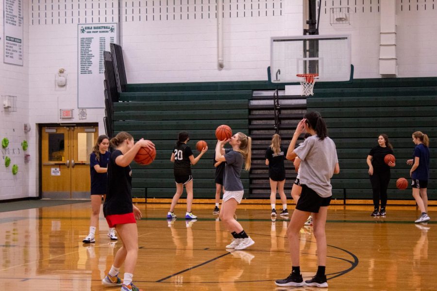 The team looks to improve and develop every day in practice. The girls basketball team looks to build off of their strong 9-6 record from last year.