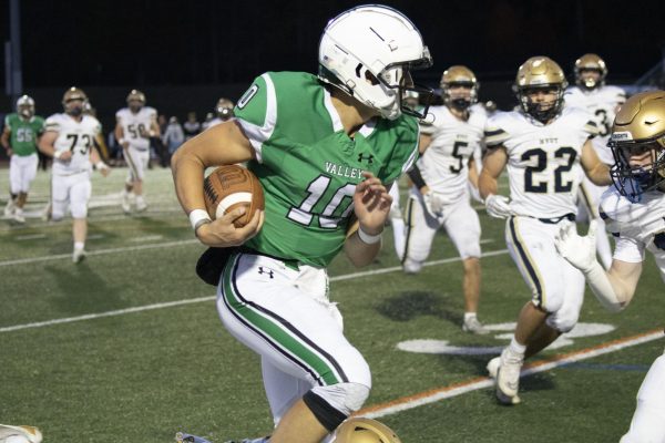 Quarterback Adam Shaw (Jr.) runs with the ball