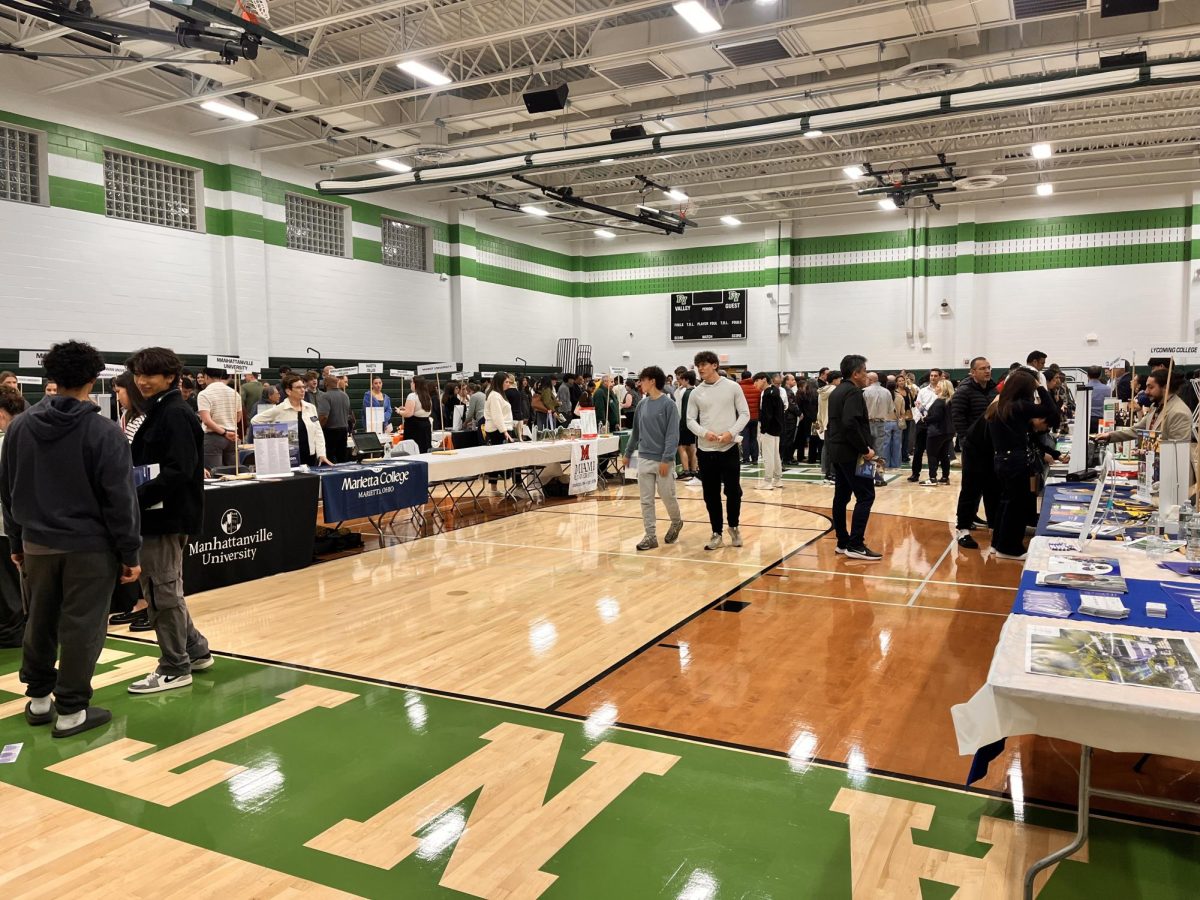 High school students interact with colleges at college fair
