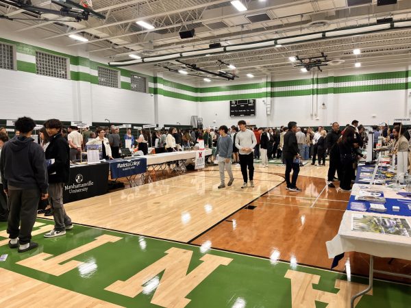 High school student interact with colleges at college fair