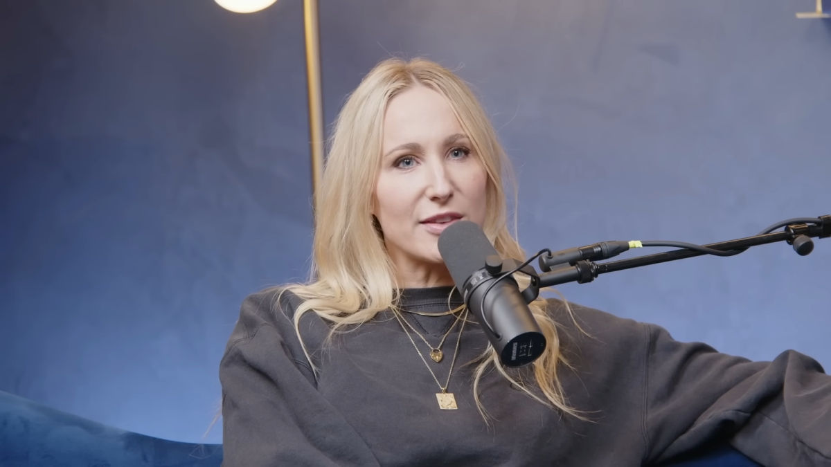 Nikki Glaser hosts the Golden Globes for the second year in a row